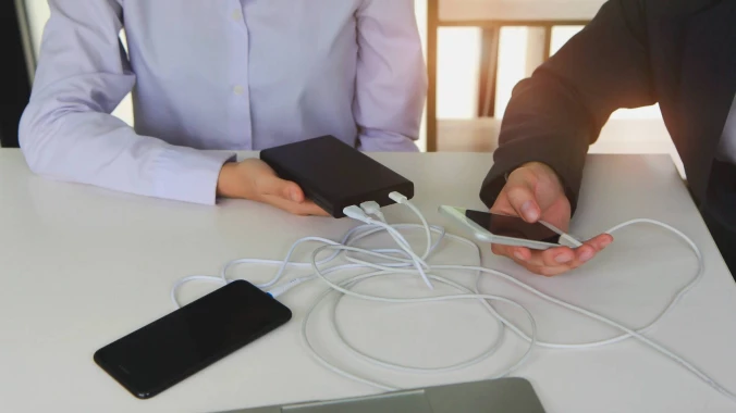 Tryckta powerbanks med företagslogotyp som en modern marknadsföringslösning