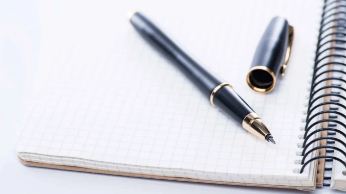 Jämförelse mellan tryckta och graverade reklampennor - vad fungerar bäst?