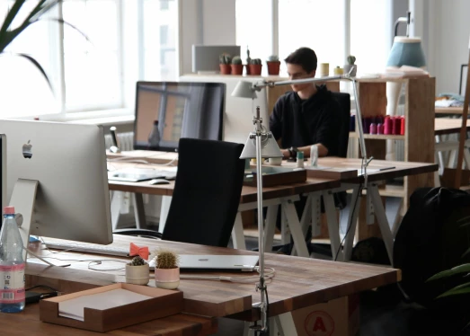 Prylar för kontoret