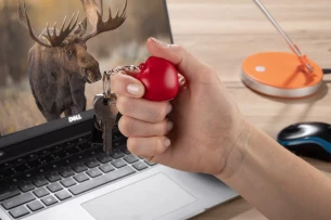 LOVE anti-stress nyckelring - Röd